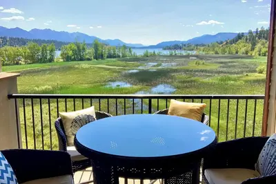 Image de Stunning Lake Views! Access to Pool, Gym, and Secure Parking