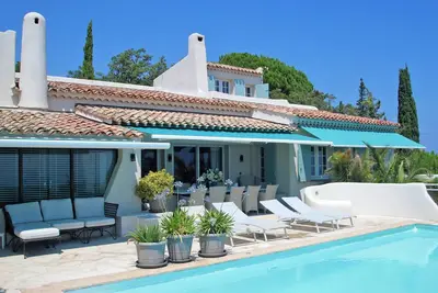 Image de Villa de luxe avec piscine chauffée et vue mer