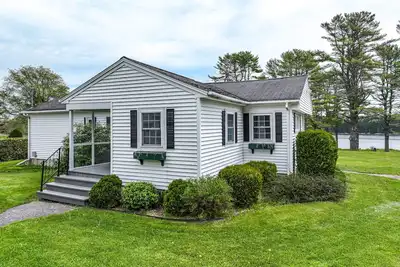 Image de A Charming Getaway with Stunning Views and Modern Conveniences