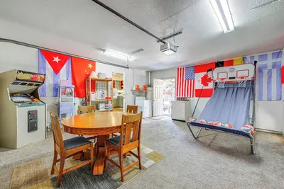 Image de Family-Friendly Clovis Home w/ Gas Grill + Patio!