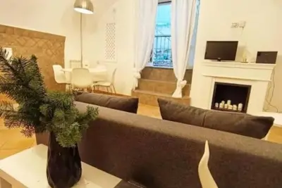 In the heart of Naples a finely restored house for 6 people