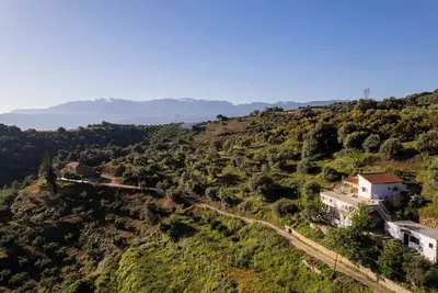 Image de \nFind tranquility amidst the breathtaking landscape