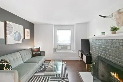 Image de This property offers a clean and comfortable modern vibe with updated furniture and decorations