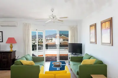 Image de Penthouse 3 bedroom apartment, with shared pool, walking distance from the Sea.