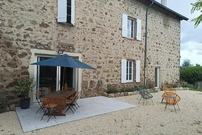 Image de Corps ferme des Genêts rénové Xix  Parc de 2ha Ardèche verte 2 chambres  4 pers