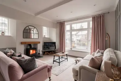 Image de Crossriggs- beautiful detached home