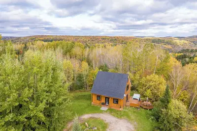 Image de Au Chic Chalet des Chutes | Chic Cottage | Spa