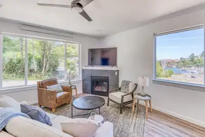 Image de Harbor-View Townhome with Hot Tub (#6)