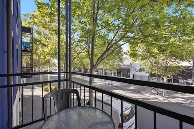 Image de 2bdr 1bth 1prk - Northbridge Magic!