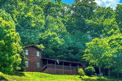 Image de Curl Up by the Fireplace or Into a Steamy Hot Tub This Winter@BearNecessities