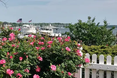 Image de Dock of the Back Bay - 3 Br Waterfront Coastal Haven with Private Dock