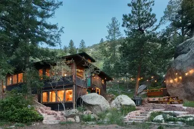 Image de Cabin with Pikes Views, Fireplace, Walk to Winery