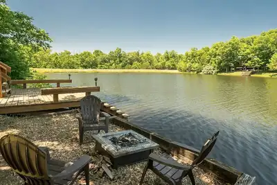 Image de Lakefront Escape by Innsbrook Vacations!