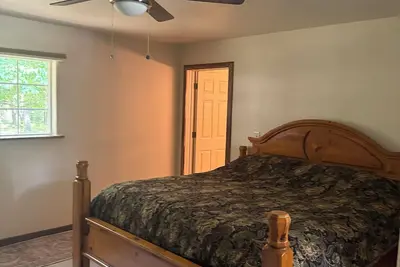 Image de Secluded 5 acre parcel. 3 bedrooms and 2 bathrooms.