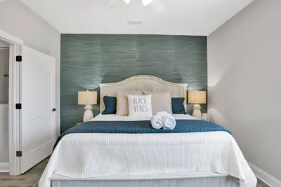 Image de Coastal Chic Condo with Pool & Balcony