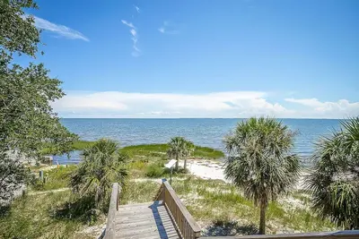 Image de Newly Renovated! - Nauti Flamingo 2br/2ba Bay-Front Home