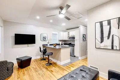 Image de Dog-friendly condo near park with 2 bikes, streaming, washer/dryer, fast WiFi