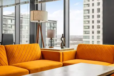 Image de High-end Modern 3br 3ba Condo Assembly Square