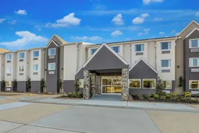 Image de Get Ready for Blissful Getaway! 3 Units, Free Onsite Parking, Pets Allowed!