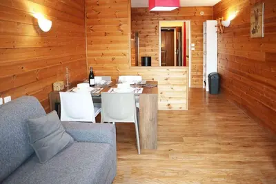 Image de 100m du centre station, 4ème étage, balcon, télévision, casier à ski, 28m², Les Orres