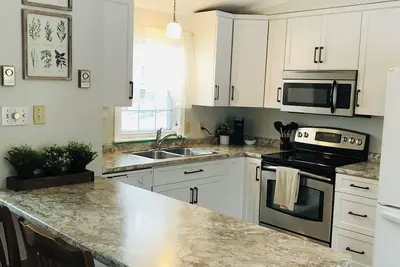 Image de Welcome to the Woodland Home, only minutes from the Bay of Fundy.