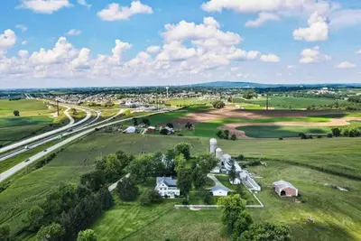 Image de Beautifully Restored Historic Farmstead & Boutique Venue outside of Madison, Wi.