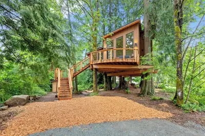 Image de Tree House- Two bedroom plus loft- sustainable living!