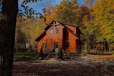Cozy Log Cabin w/ Lake Access. Pet Friendly