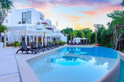 Image de Tranquility Oasis:  Private Penthouse living with local Pool, Beach and Golf!