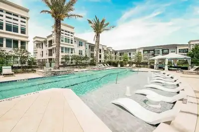 Image de Stylish 2bdr w\/ Attached Garage