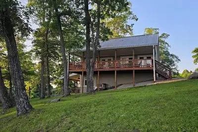 Image de Cozy home offers beautiful views of Lake Cumberland overlooking Conley Bottom\n