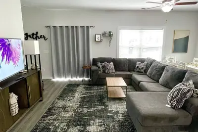 Image de Full house located 8 mins away from Uptown, Southend districts and Clt airport.