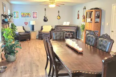 Image de Big and Cozy Retreat Near Stockyards, \n15 minutes from everything Fort Worth!