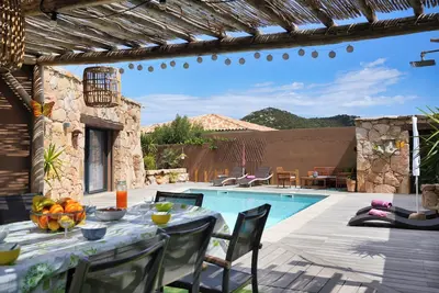 Image de Villa Rustica avec piscine, terrain de pétanque, cuisine d'été et jeux enfants