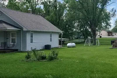 Image de Peaceful Grandmas Cottage 2-bedroom house. Trenton, Mo. Wi-Fi. Ac. Sleeps 5+