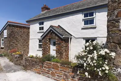 Characterful cottage, short drive from Port Isaac, Polzeath and Rock. Sleeps 7.