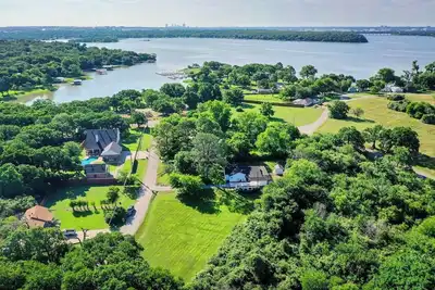 Image de Spacious Retreat near the Lake! w/Outdoor Playroom