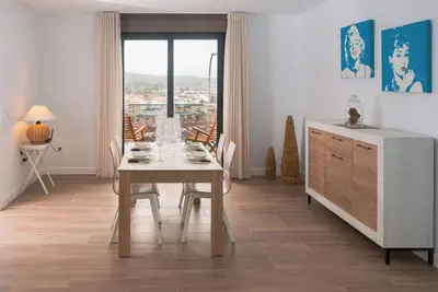 ¡vistas Increíbles y Confort en Plasencia! Apartamento con Piscina, Garaje