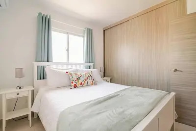 Image de Cozy 2br/2ba Retreat: Pool, Jacuzzi & Cityscape