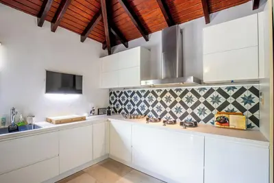 Image de Tropical Style Three Bedroom Home with Large Pool