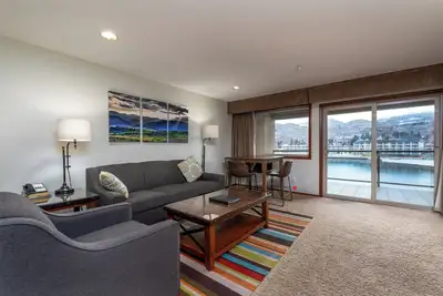 Grandview 645 Waterfront condo on Lake Chelan