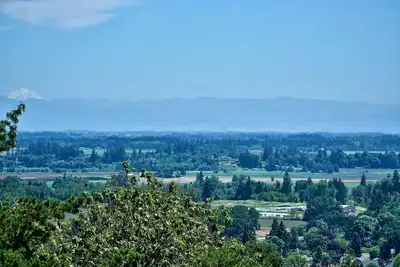 Image de Red Hills Vacation ~ Three Bedroom Guest Suite with a Private Hot Tub and Sauna