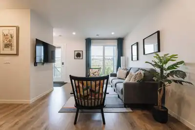 Image de Central Ac| Close Banff | Pond View |Rooftop Balcony