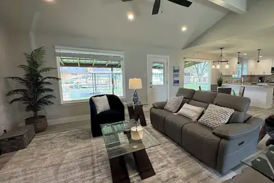 Image de It’s Tahiti Time! Enjoy each morning having your coffee on the water!