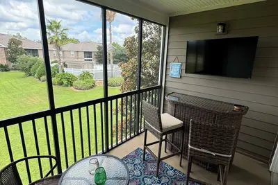 Image de Upgraded condo close to Beach