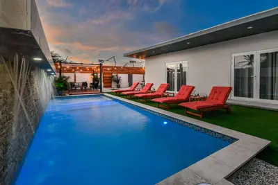 Image de One Happy Getaway on One Happy Island! Stylish Stay Near Attractions & Beach