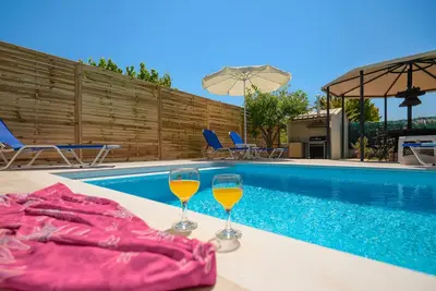 Image de Jokos in Roda: Cozy 2-Storey Home Near Agnos Beach