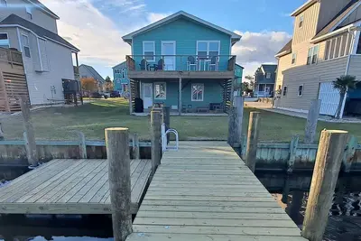 Image de Cozy Waterfront beach cottage with private dock and gorgeous views!
