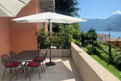 Image de Splendid 90 sqm apartment located on the first floor of a period building in Art Nouveau style, completely renovated and Without a lift (two flights of stairs to access it). The apartment with terrace boasts a wonderful view of Lake Lecco and is immersed