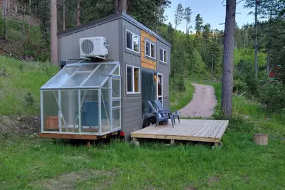 Image de Tiny House in the meadow on Two Bit Creek. Minutes from Deadwood and Sturgis.